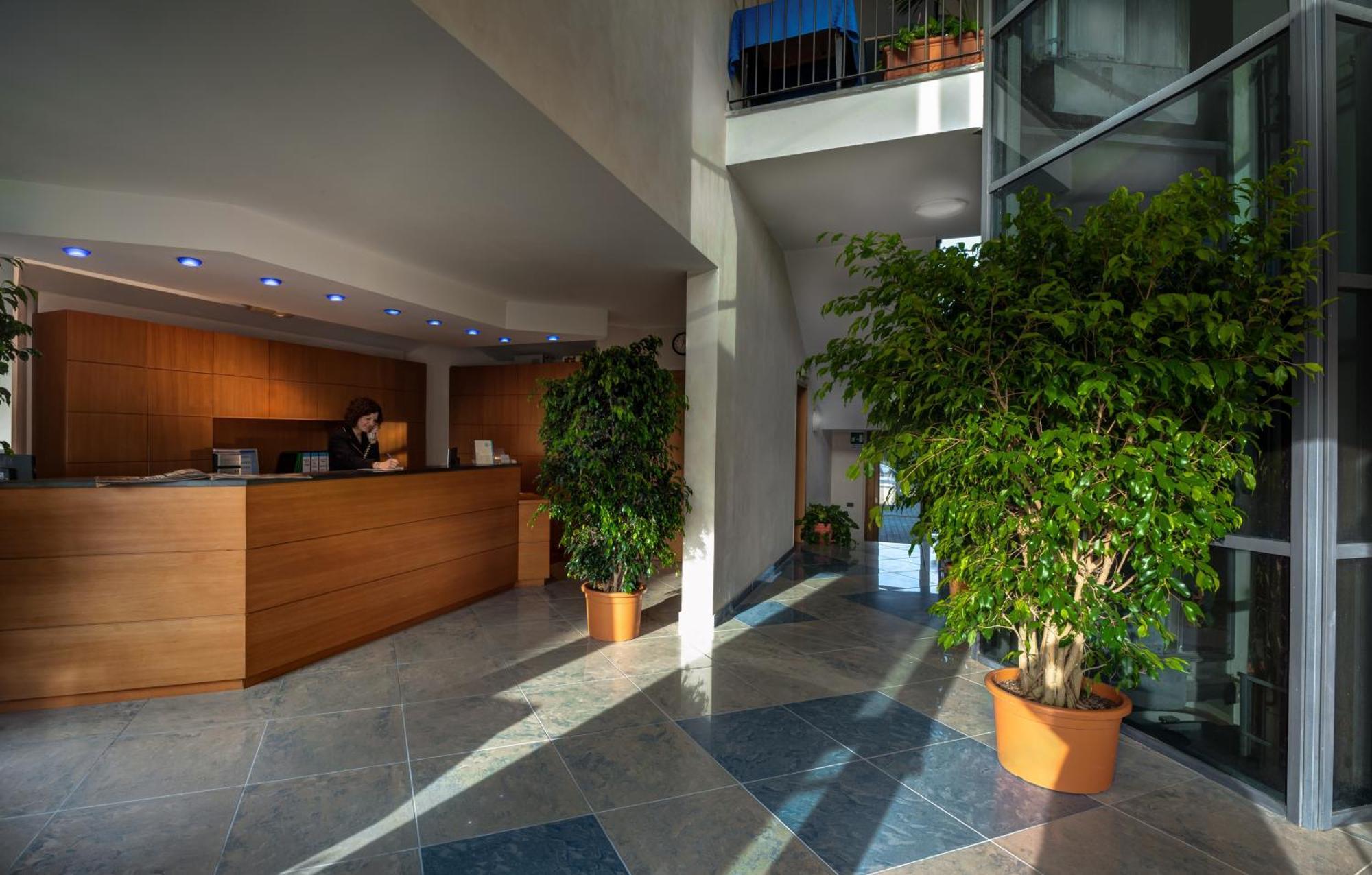 Continental Resort Тирренія Екстер'єр фото