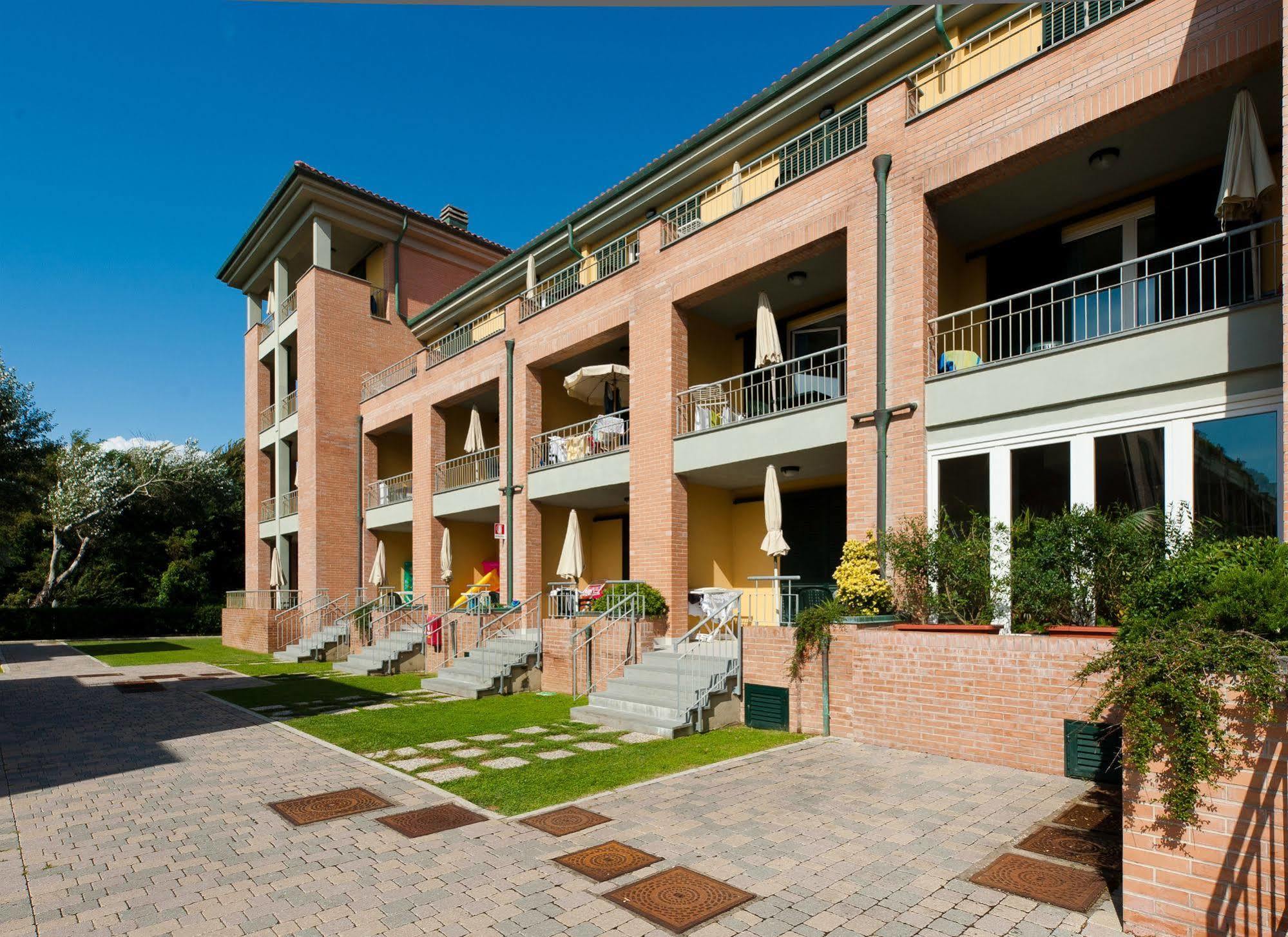 Continental Resort Тирренія Екстер'єр фото